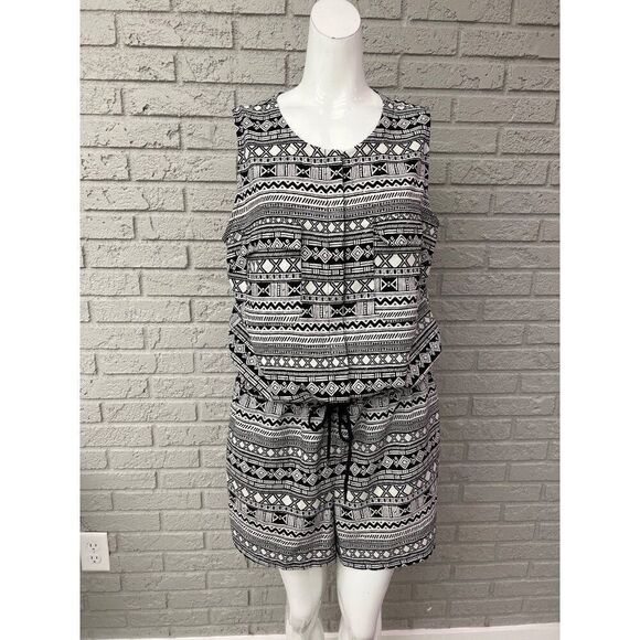 Merona Women Black White Aztec Geometric Print Romper Size XL - Picture 1 of 10